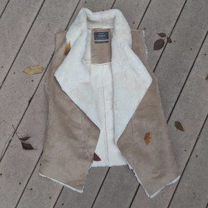 🚩DONATED🚩LAST CHANCE SALE - Faux Suede and Faux Fur Tan Vest by BERSHKA